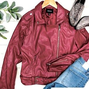 Zenana dark red Vegan Leather snake pattern Moto jacket. Size XL NWOT